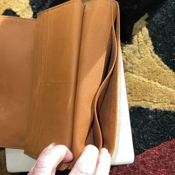 Fossil Women’s Dark Brown Leather Wallet 5 Slots for Cash, 12 Credit Cards - Picture 8 of 15